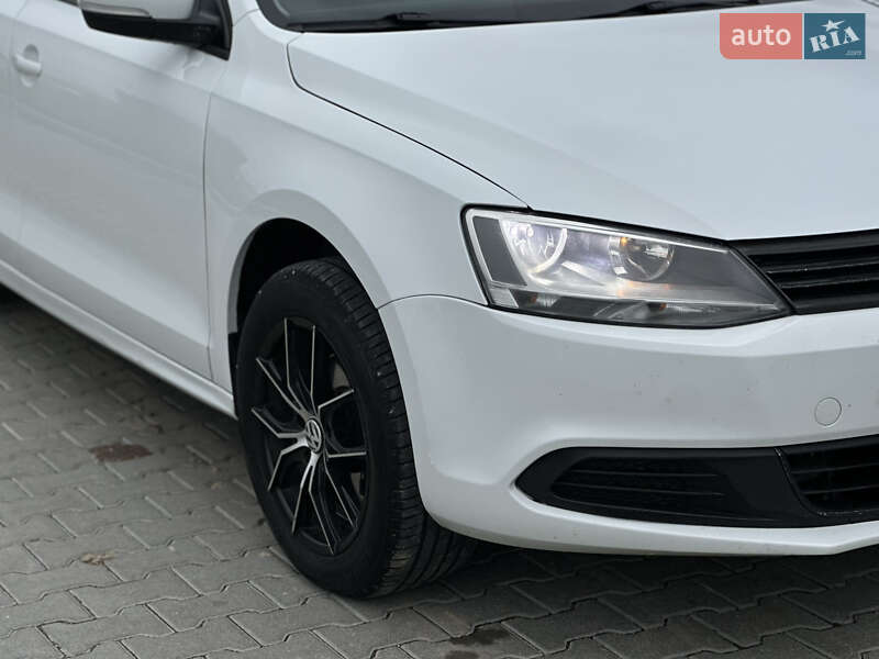 Седан Volkswagen Jetta 2014 в Ивано-Франковске