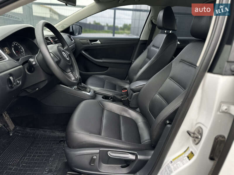 Седан Volkswagen Jetta 2014 в Ивано-Франковске