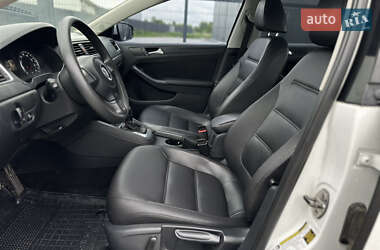 Седан Volkswagen Jetta 2014 в 
