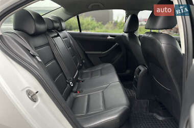 Седан Volkswagen Jetta 2014 в 