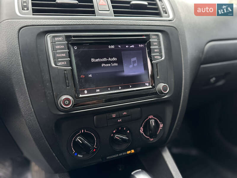 Седан Volkswagen Jetta 2014 в Ивано-Франковске