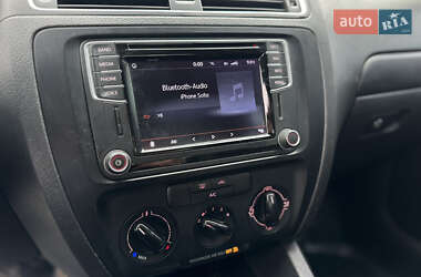 Седан Volkswagen Jetta 2014 в 