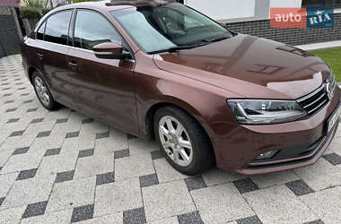 Седан Volkswagen Jetta 2016 в 
