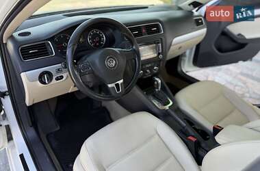 Седан Volkswagen Jetta 2012 в 