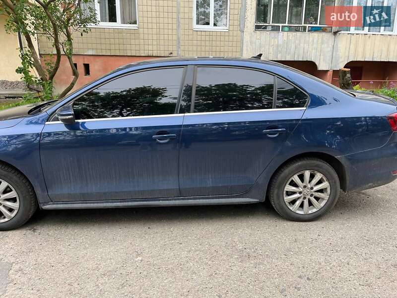 Седан Volkswagen Jetta 2013 в Львові