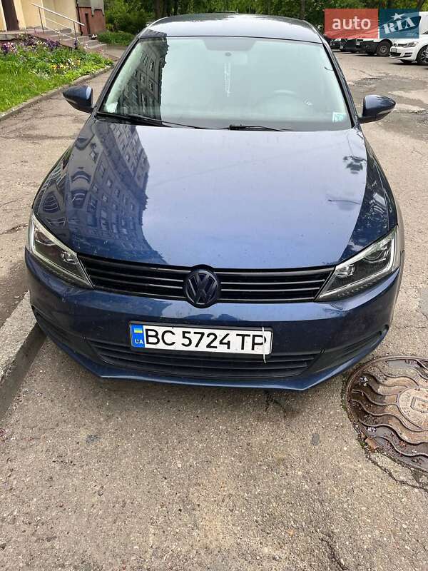 Седан Volkswagen Jetta 2013 в Львові