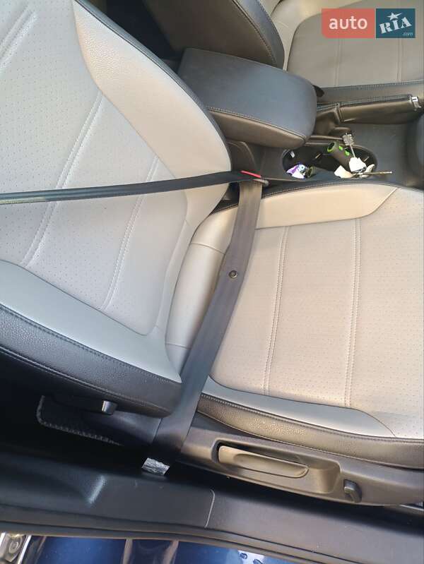 Седан Volkswagen Jetta 2013 в Львові