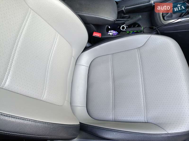 Седан Volkswagen Jetta 2013 в Львові