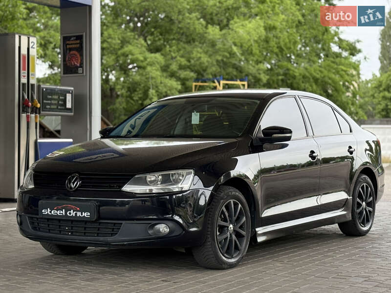 Седан Volkswagen Jetta 2012 в 