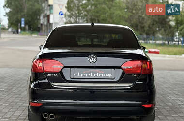 Седан Volkswagen Jetta 2012 в 