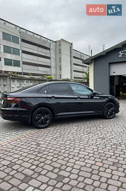 Седан Volkswagen Jetta 2018 в 