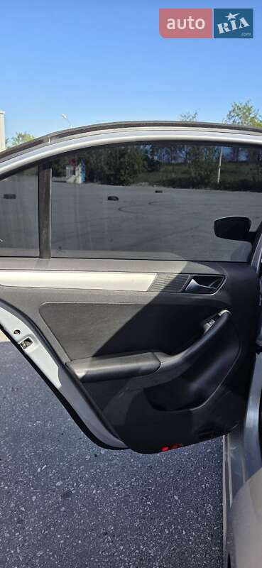 Седан Volkswagen Jetta 2013 в Харькове