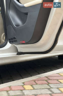 Седан Volkswagen Jetta 2012 в 