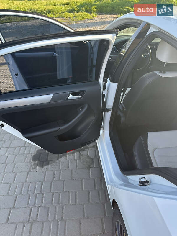 Седан Volkswagen Jetta 2015 в Павлограді