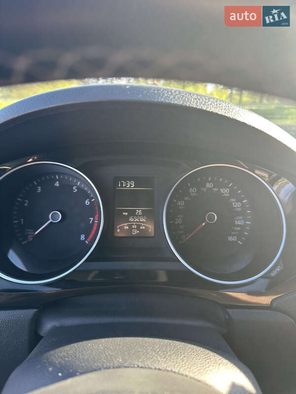 Седан Volkswagen Jetta 2015 в Павлограді