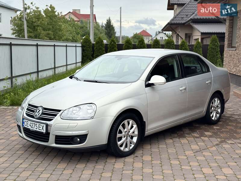 Седан Volkswagen Jetta 2010 в Черновцах