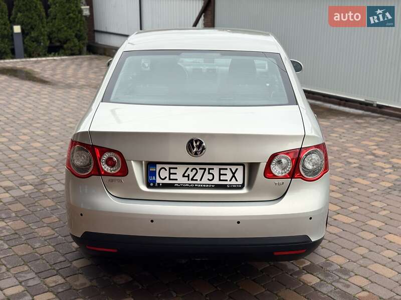 Седан Volkswagen Jetta 2010 в Черновцах