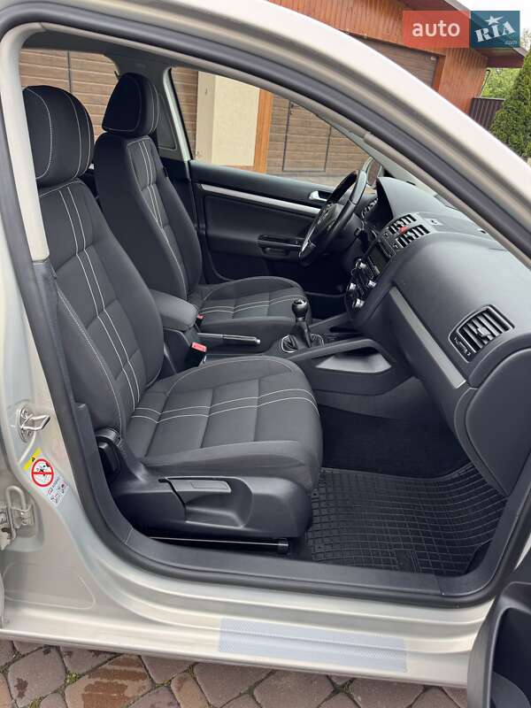 Седан Volkswagen Jetta 2010 в Черновцах