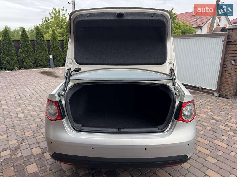 Седан Volkswagen Jetta 2010 в Черновцах