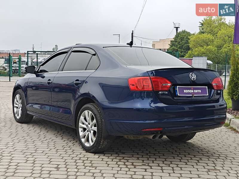 Седан Volkswagen Jetta 2013 в Львові