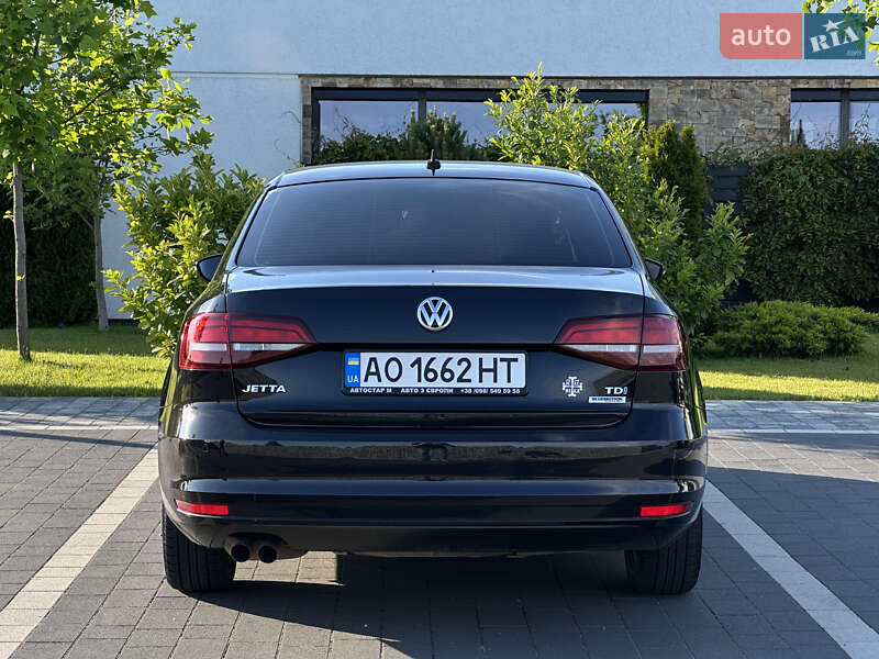 Седан Volkswagen Jetta 2015 в Мукачевому