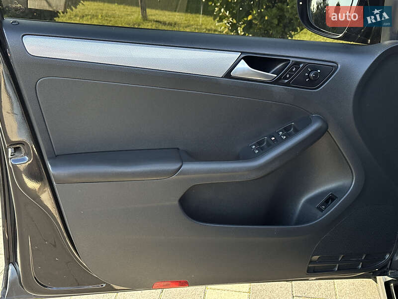 Седан Volkswagen Jetta 2015 в Мукачевому