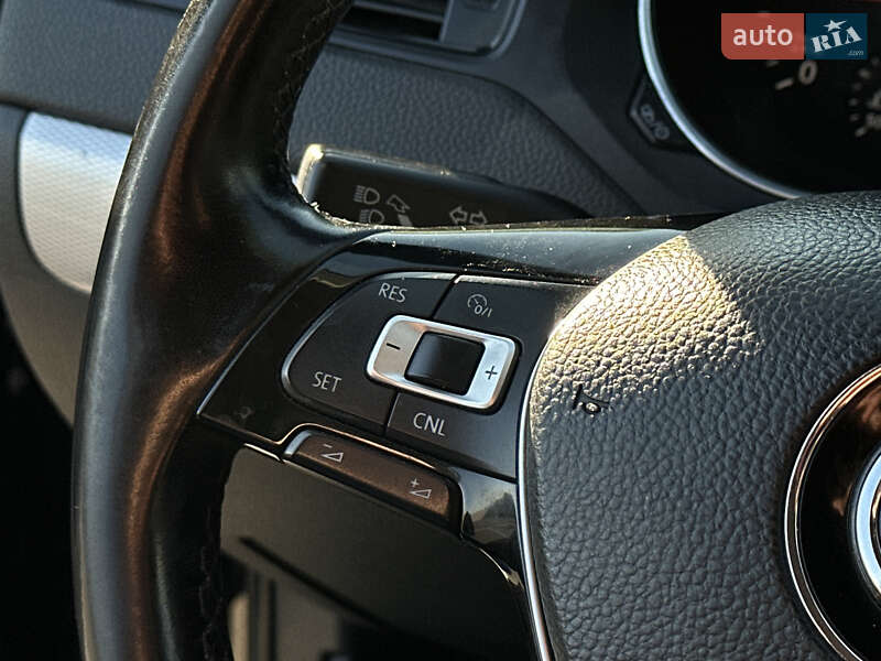 Седан Volkswagen Jetta 2015 в Мукачевому