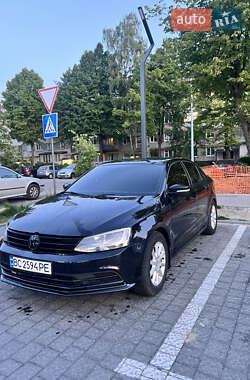 Седан Volkswagen Jetta 2016 в Львові
