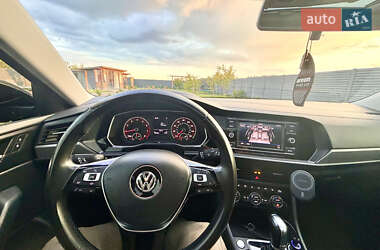 Седан Volkswagen Jetta 2019 в 