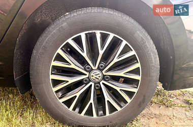 Седан Volkswagen Jetta 2019 в 
