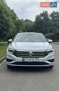 Седан Volkswagen Jetta 2018 в 