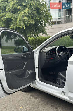 Седан Volkswagen Jetta 2018 в 