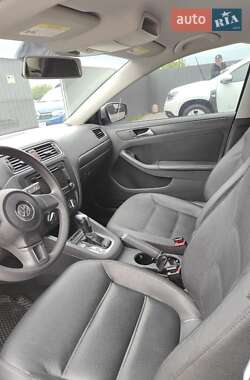 Седан Volkswagen Jetta 2012 в 