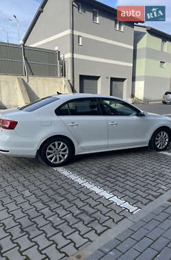 Седан Volkswagen Jetta 2015 в 