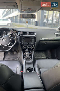 Седан Volkswagen Jetta 2015 в 