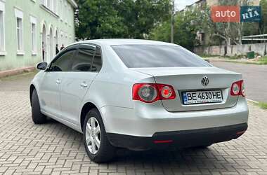 Седан Volkswagen Jetta 2010 в 