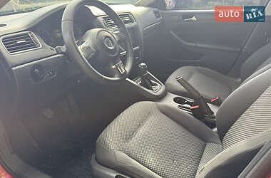 Седан Volkswagen Jetta 2012 в 