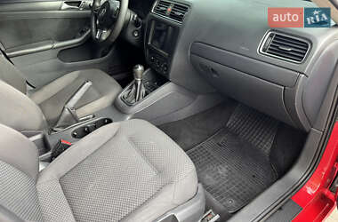 Седан Volkswagen Jetta 2012 в 