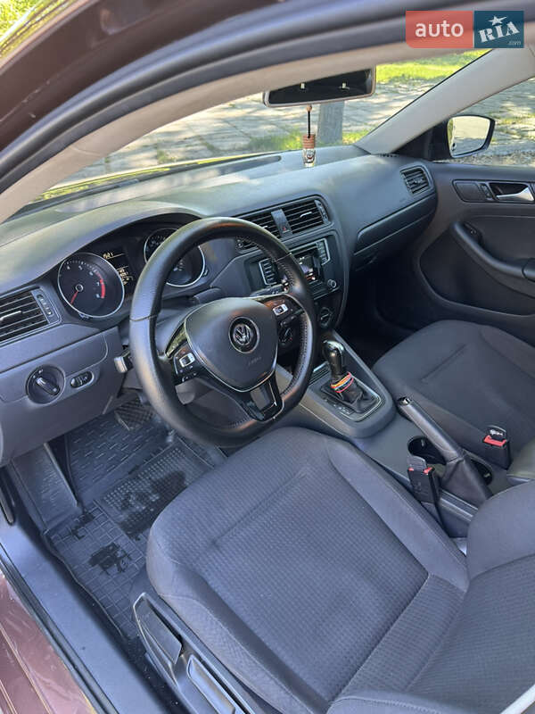 Седан Volkswagen Jetta 2016 в Павлограді