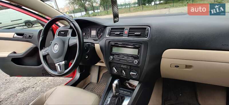 Седан Volkswagen Jetta 2011 в Києві