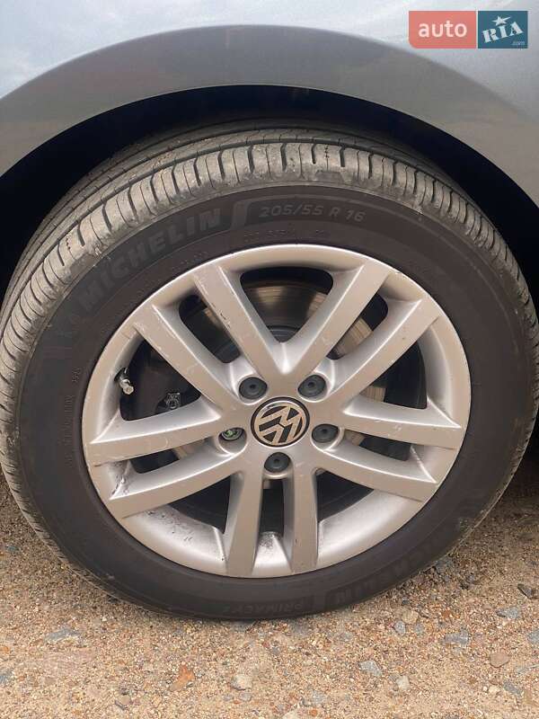 Седан Volkswagen Jetta 2015 в Одесі