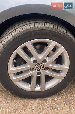Седан Volkswagen Jetta 2015 в 