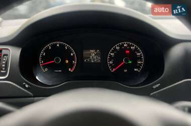 Седан Volkswagen Jetta 2010 в 