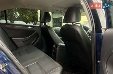 Седан Volkswagen Jetta 2010 в 