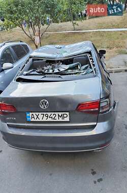 Седан Volkswagen Jetta 2015 в 