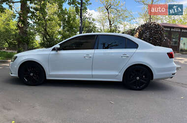 Седан Volkswagen Jetta 2015 в 