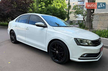Седан Volkswagen Jetta 2015 в 