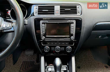 Седан Volkswagen Jetta 2015 в 