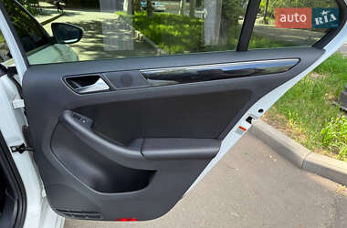 Седан Volkswagen Jetta 2015 в 