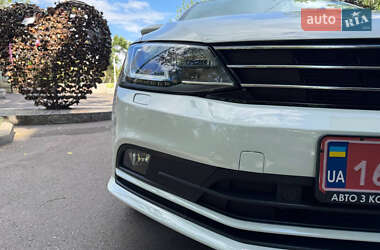 Седан Volkswagen Jetta 2015 в 